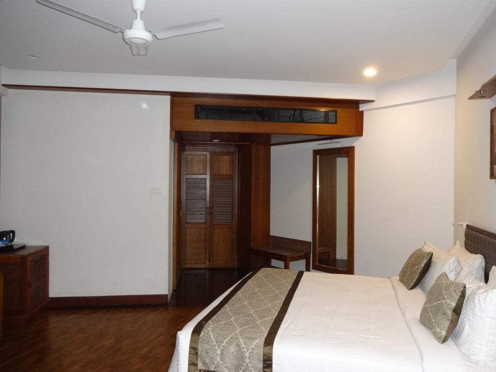 Keys Select By Lemon Tree Hotels, Malabar Gate, Calicut Eksteriør billede